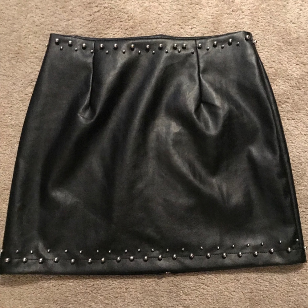 🌺Mini Skirt🌺 - Picture 2 of 2